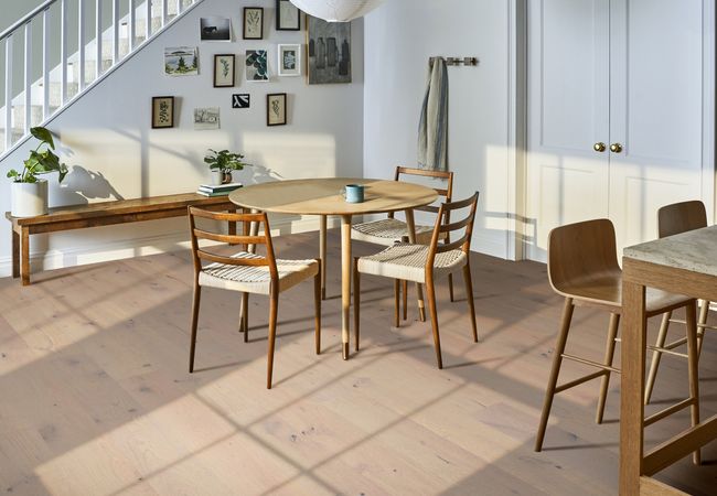 Anderson Tuftex Chateau White Oak Garden view 2